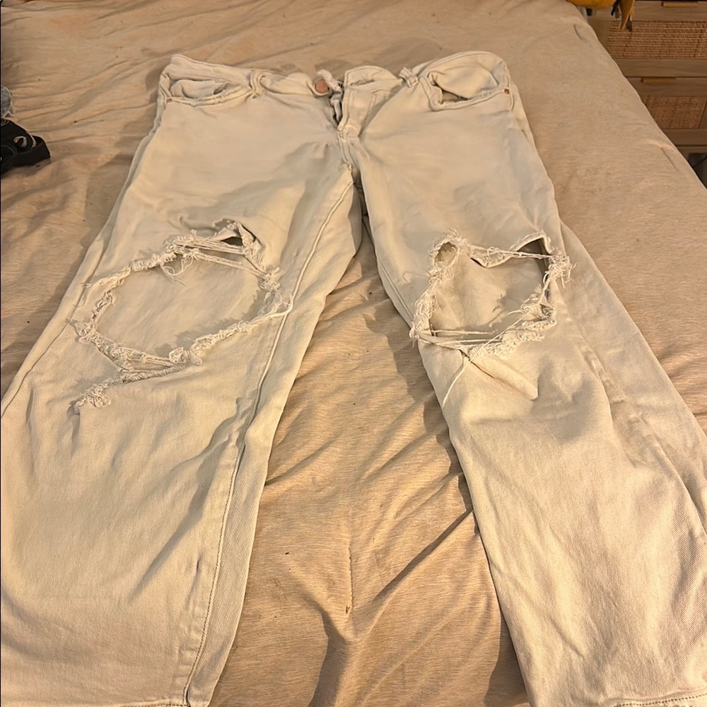 Women's Light Wash Distressed Jeans
